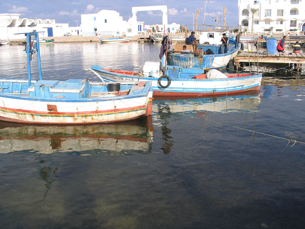 Location de bateau à Djerba - port et bateaux