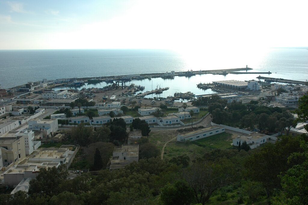 Location de bateau à Kelibia - port et bateaux