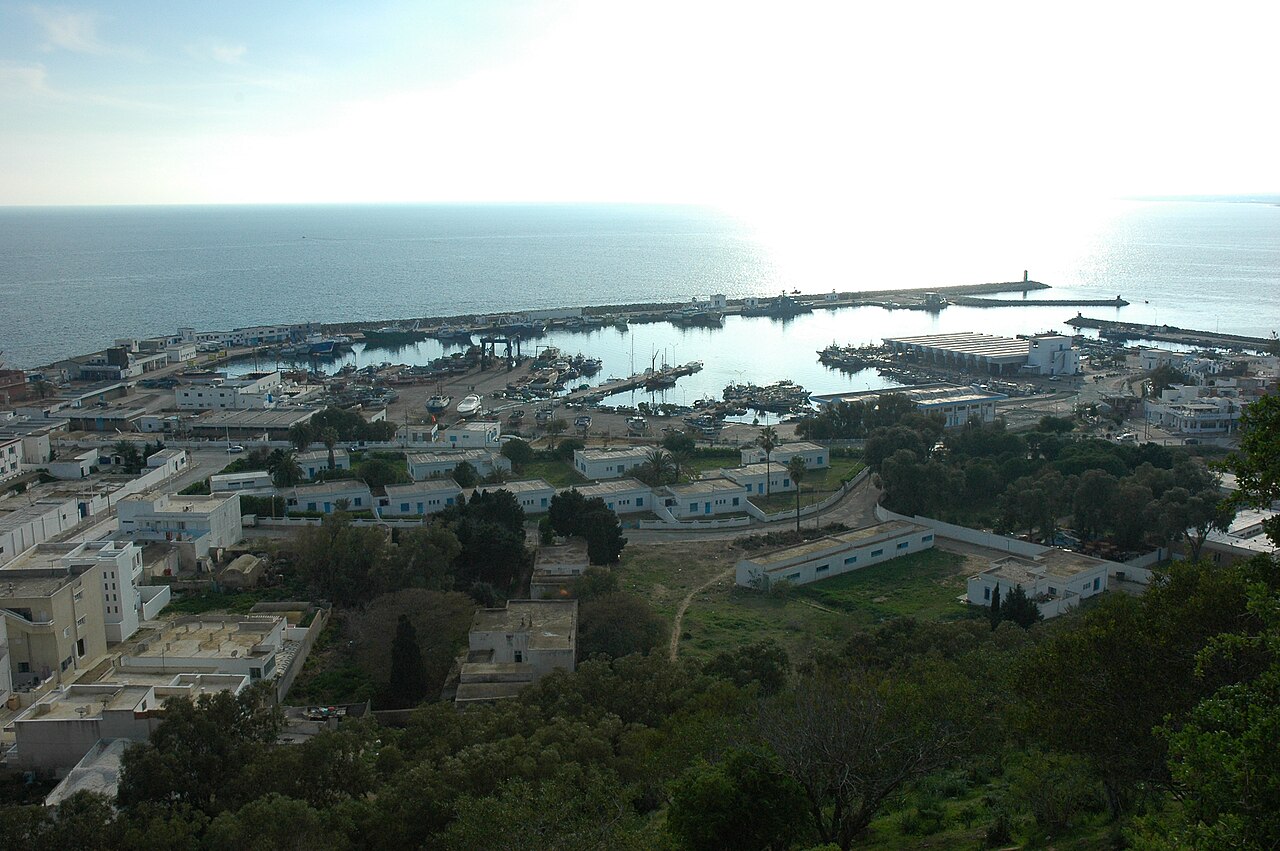 Location de bateau à Kelibia - port et bateaux